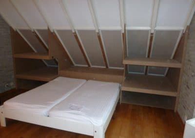 Zolderkamer met bed
