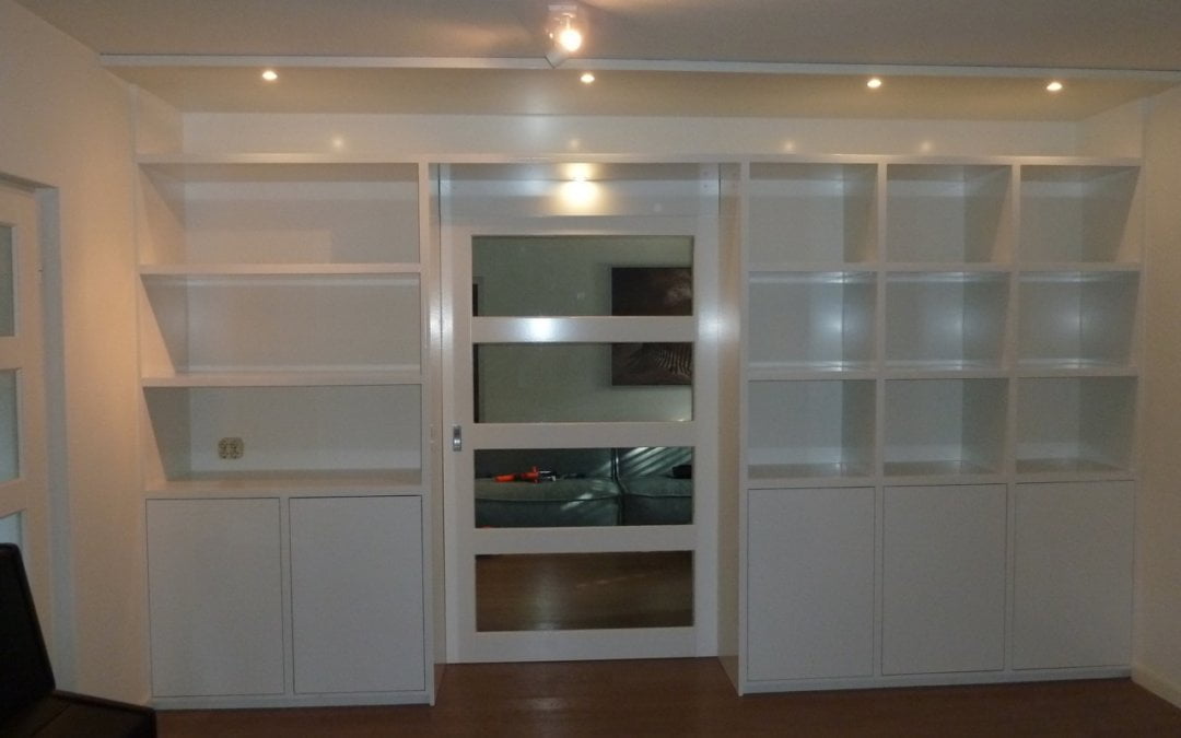 Kastenwand met schuifdeur (2018)